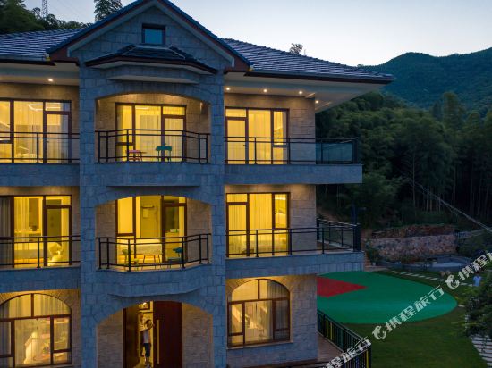 A Resort Mount Mogan in Deqing, People's Republic of China