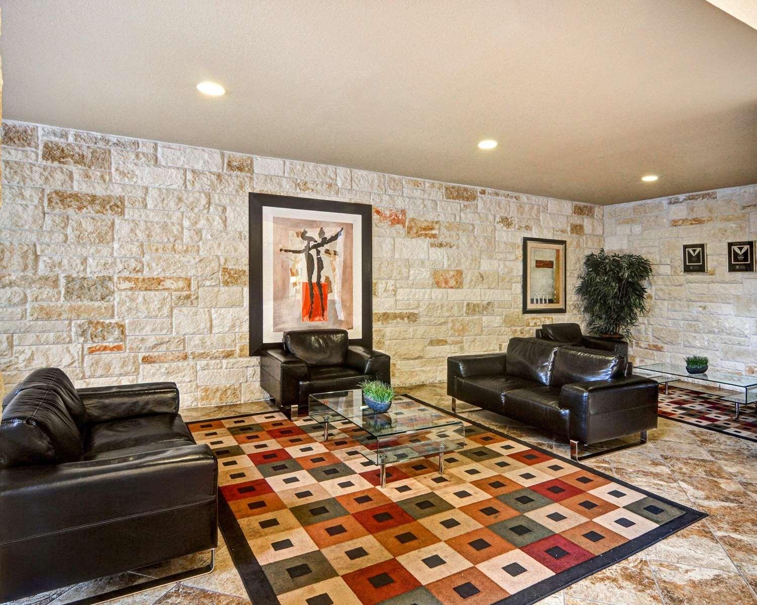 Comfort Suites Arlington - photo 3