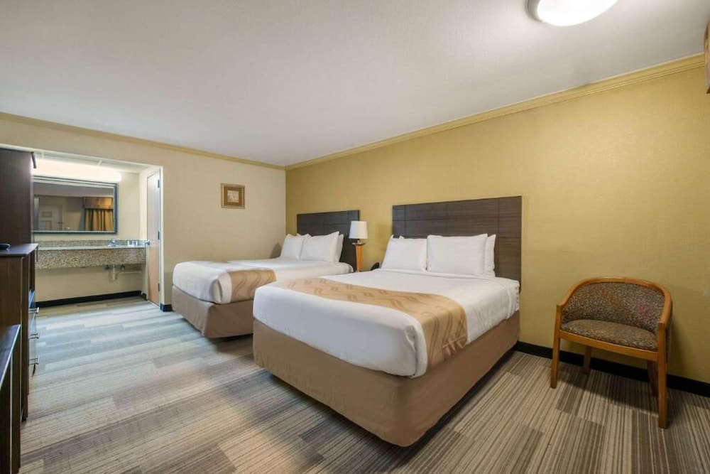 Hibiscus Inn & Suites - photo 30