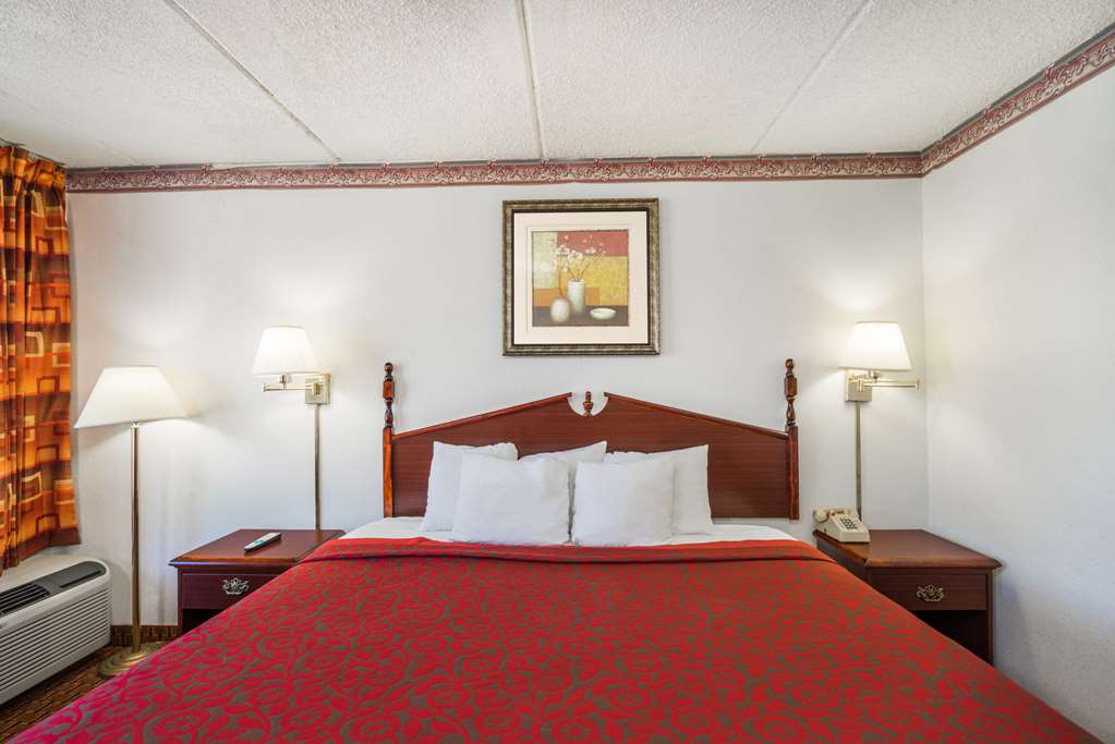 Days Inn by Wyndham Hurricane Mills - photo 5