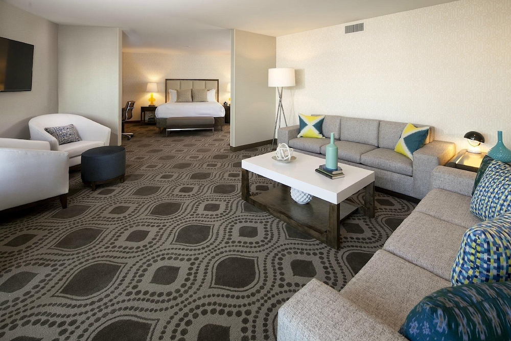 Marina del Rey Hotel - photo 12