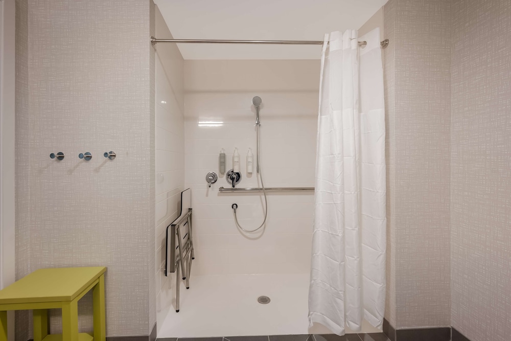 Hampton Inn Detroit Southfield - photo 33