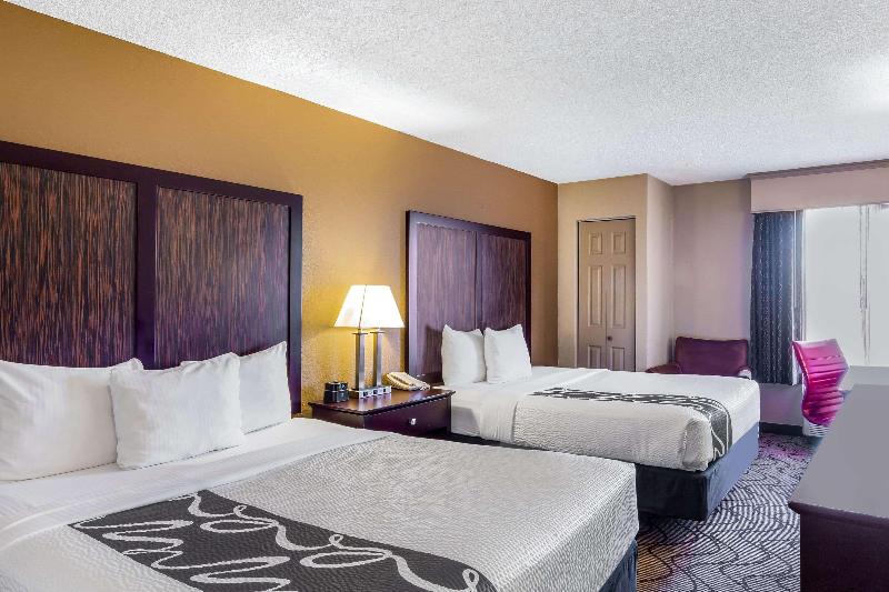 La Quinta Inn & Suites Oakland Airport Coliseum - photo 11