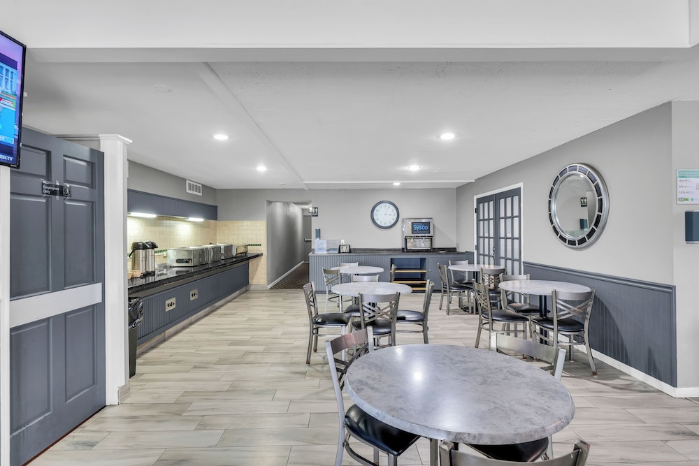 Eastlake Suites Hotel & Conference Center By OYO Urbana - photo 118