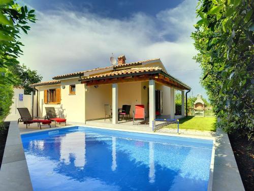 Holiday Home in Li njan near Beach & Pool — 4-Star Luxury Hotel in Liznjan, Croatia