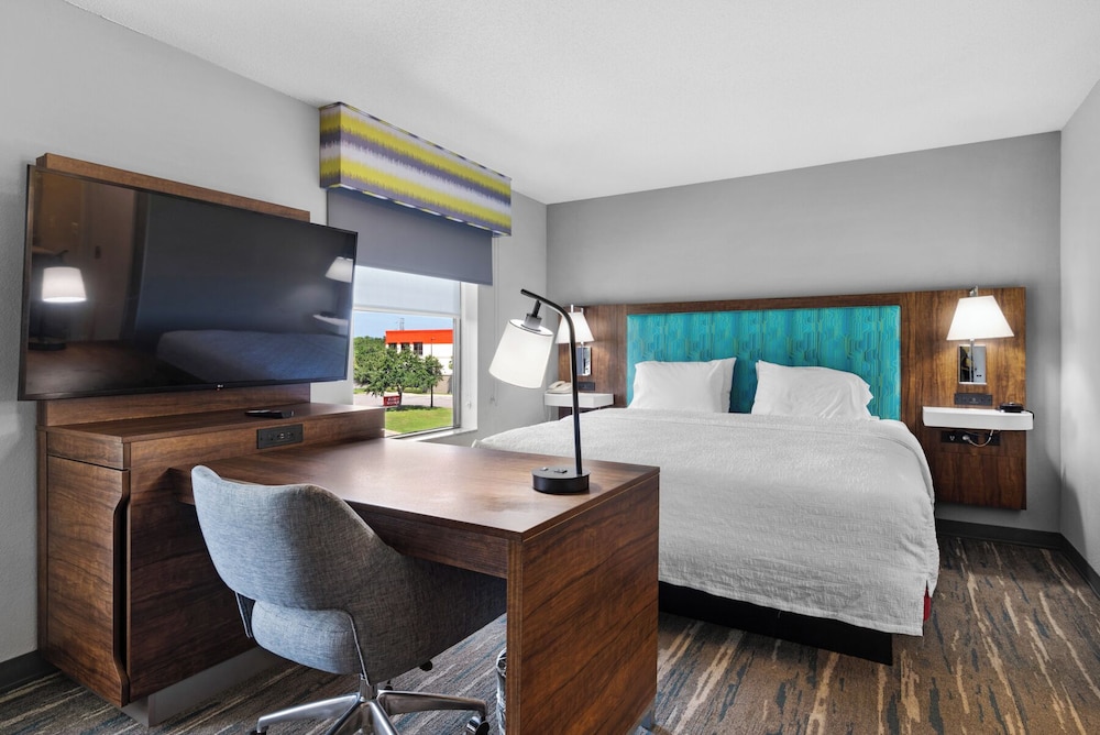 Hampton Inn & Suites Pensacola I 10 N at Univ. Town Plaza - photo 9