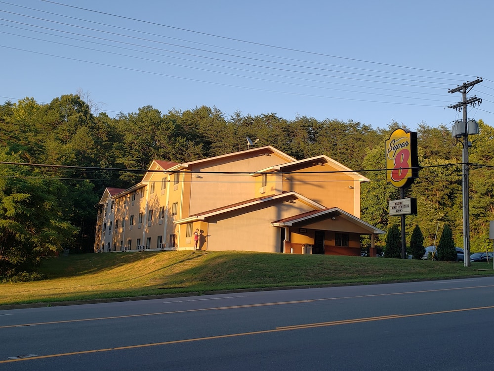 Super 8 by Wyndham Martinsville VA - photo 12