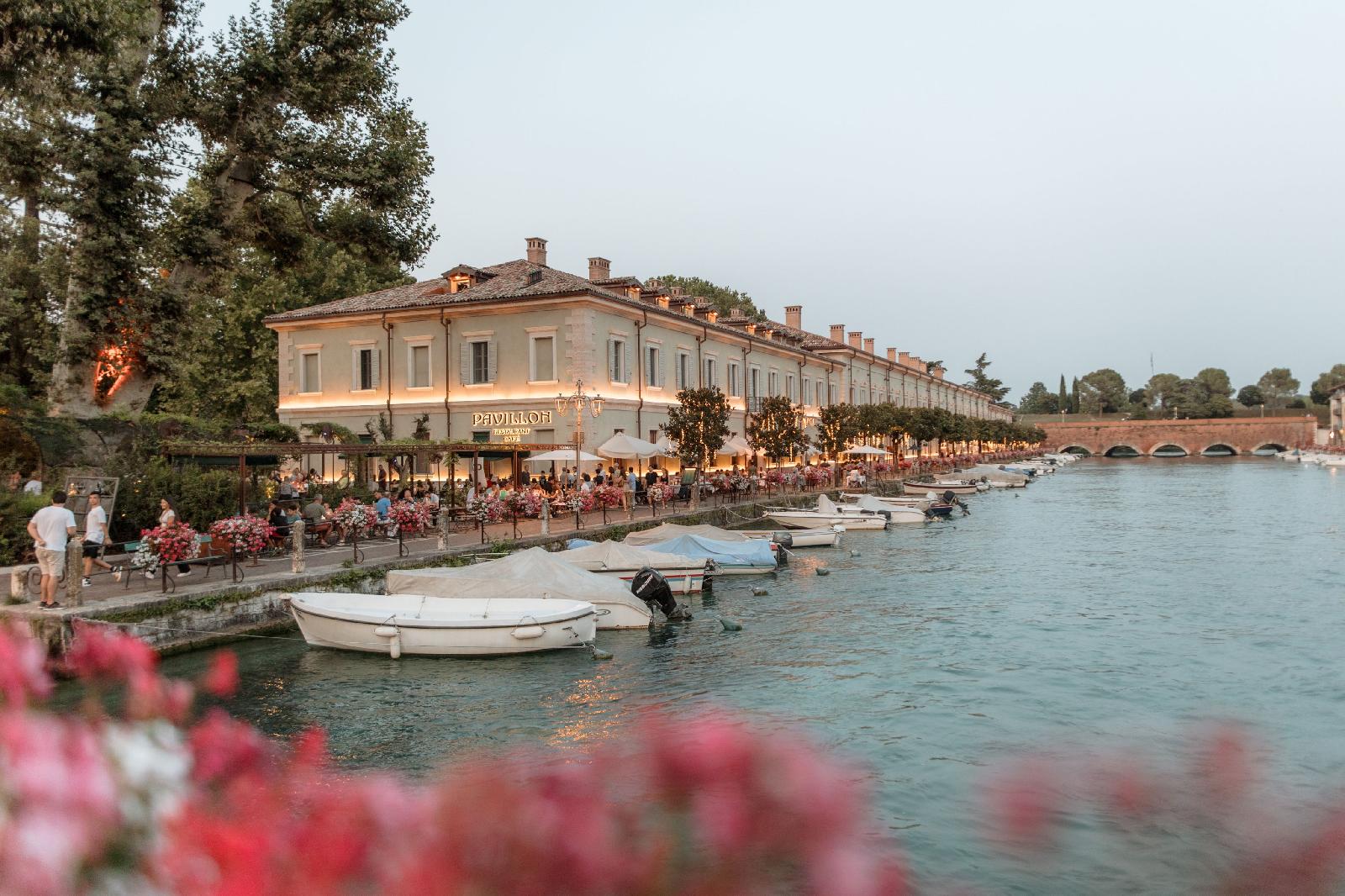 Pavillon Apartments — 4-Star Luxury Hotel in Peschiera Del Garda, Italy