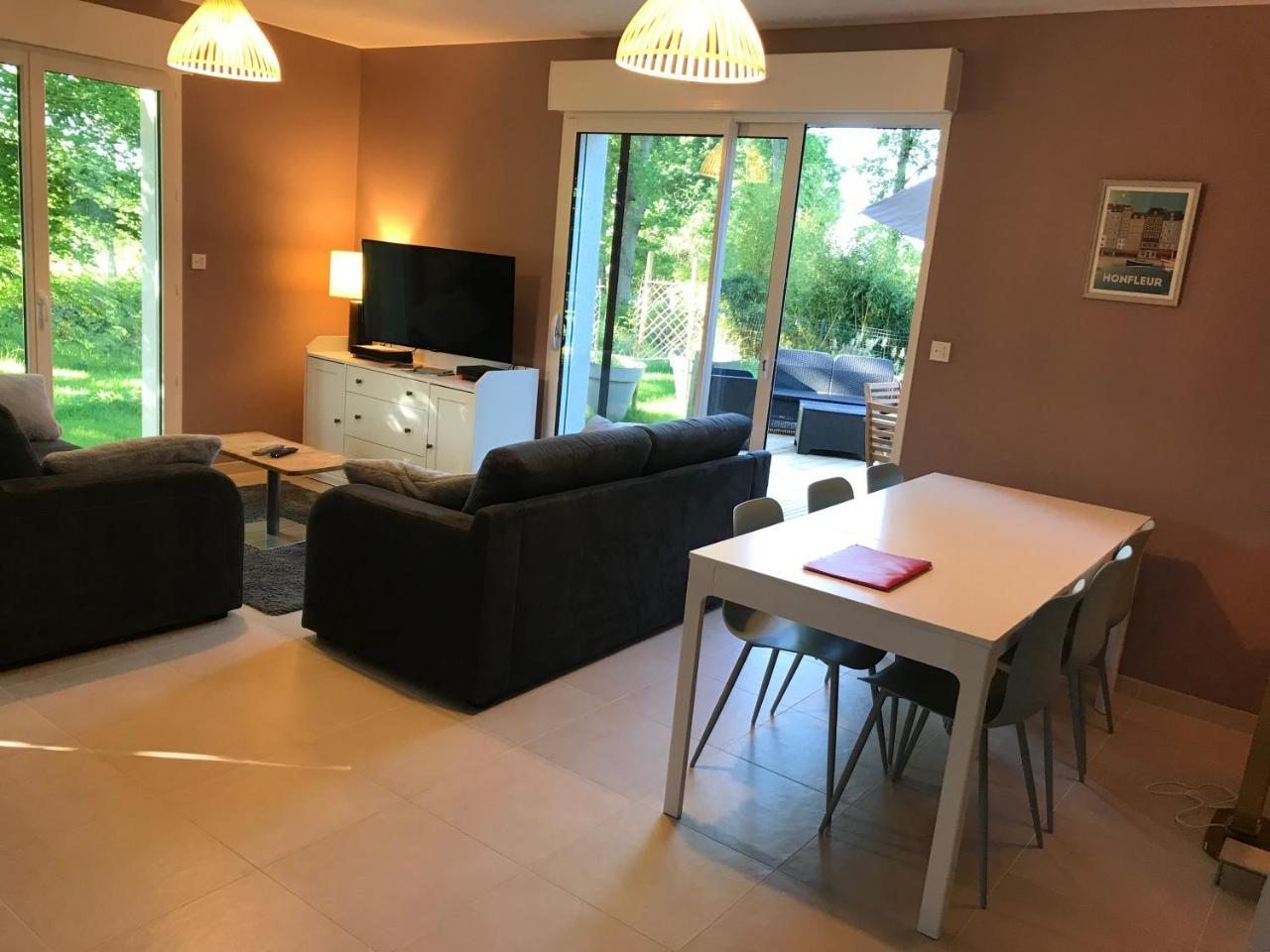 Gite Des 2 Chenes Entre Avenue Verte Lacs Piscine Et Casino — Forges Les Eaux