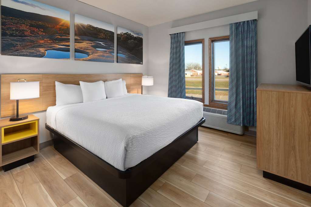 Days Inn by Wyndham Hutchinson - photo 23