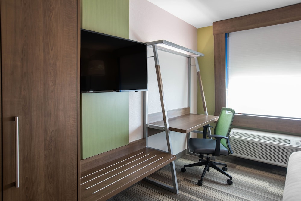 Holiday Inn Express & Suites Ludington by IHG - photo 5