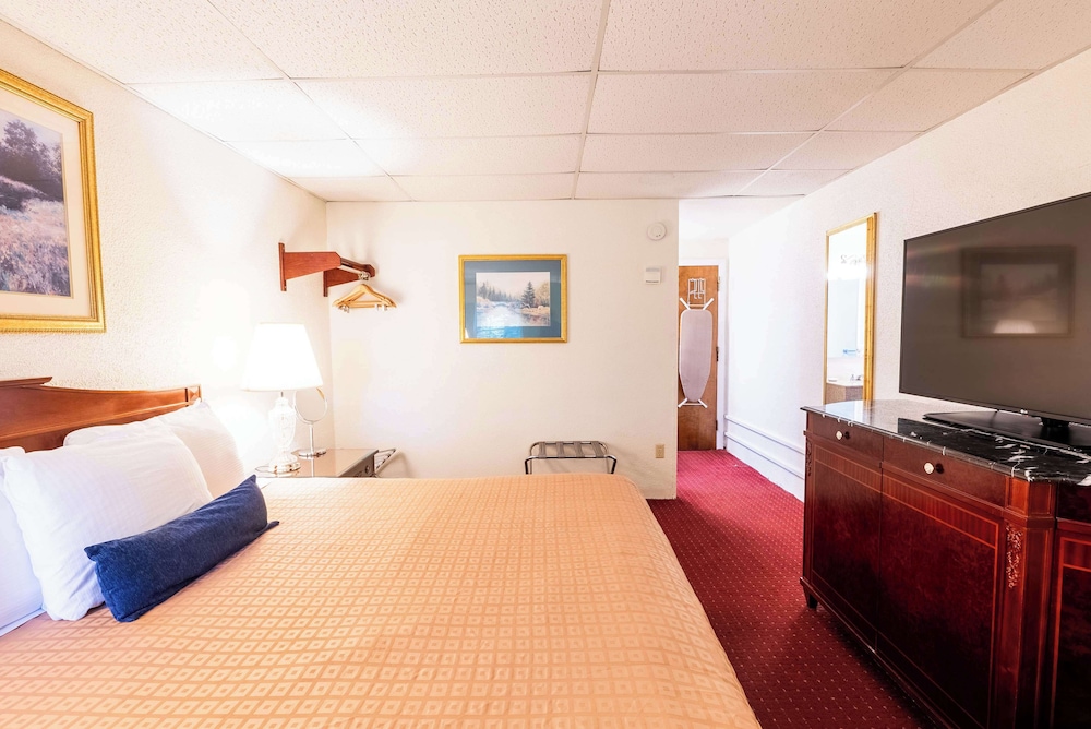 Fireside Inn & Suites Bangor - photo 8
