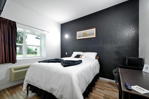 Hotel Dilley Grand - photo 26
