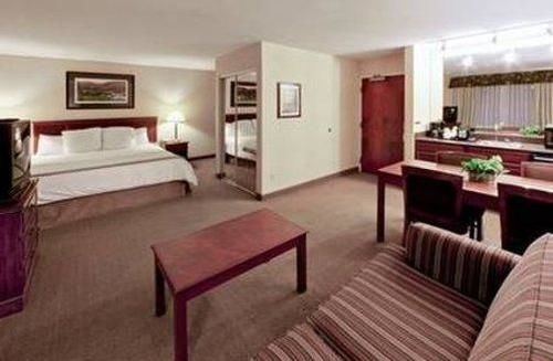 The Lotus Suites at Midlane - photo 13