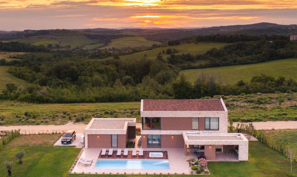 Villa Sanpadeo by Rent Istria — 4-Star Luxury Hotel in Brtonigla, Croatia