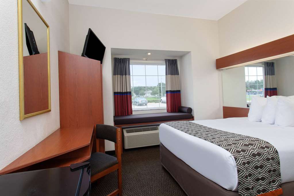 Microtel Inn & Suites by Wyndham Lady Lake The Villages - photo 9