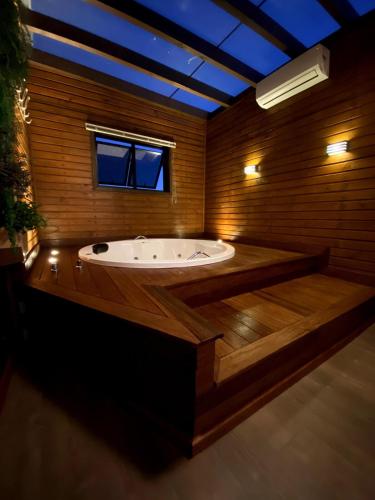 Chalé Rústico com Piscina Aquecida e Hidro in Ararangua, Brasil