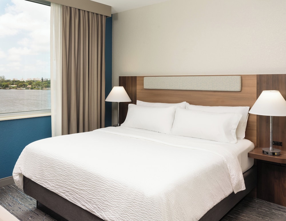 Holiday Inn Express Miami Airport Blue Lagoon Area by IHG - photo 16
