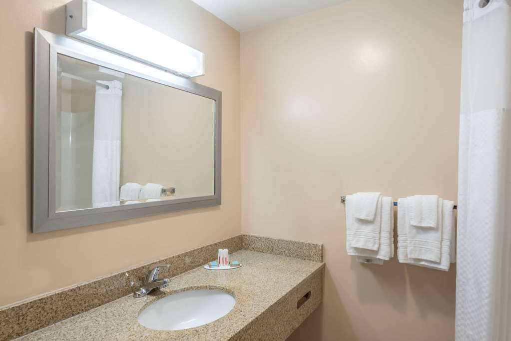 Days Inn By Wyndham Middletown Newport Area - photo 19