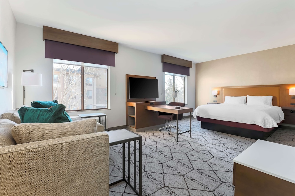 Hampton Inn & Suites Windsor Sonoma Wine Country - photo 23