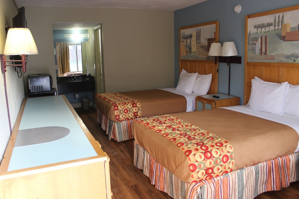 Tampa Inn Near Busch Gardens - photo 22