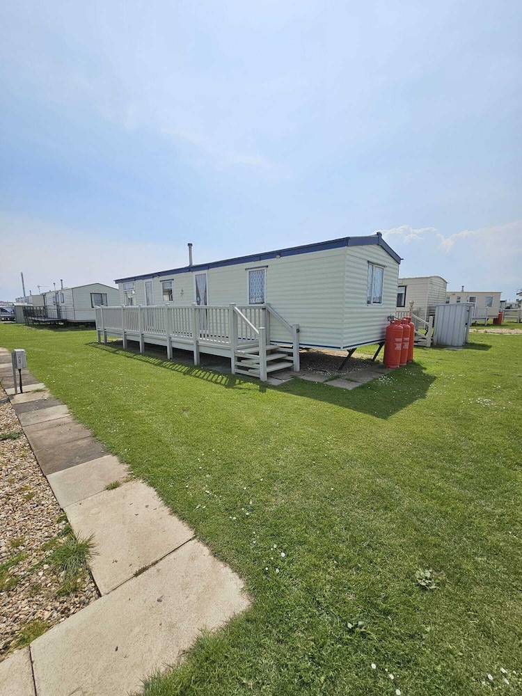 Ingoldmells Caravan Sleeps 8 Seaside Wi Fi in Skegness, United Kingdom