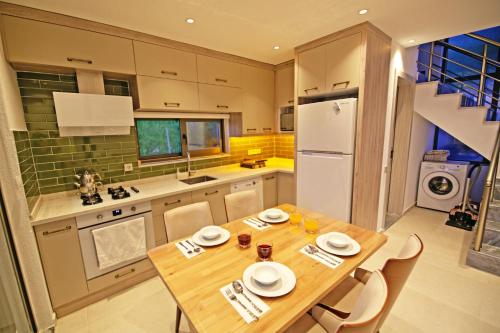 Villa With a Private Heated Pool Jacuzzi Overlooking Spectacular Views Of The Sea — 4-Star Luxury Hotel in Kas, Turkey