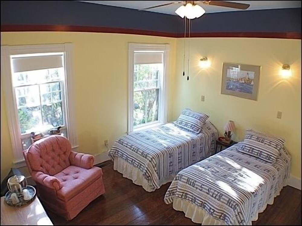 The Central House - photo 7