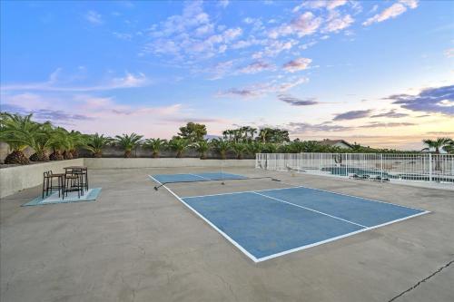 Luxury 5BR Retreat Pool Hot Tub Gym 7000sqf