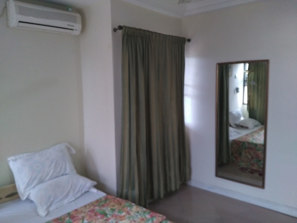 Royal Triangle Guest House — Nsawam — photo 5