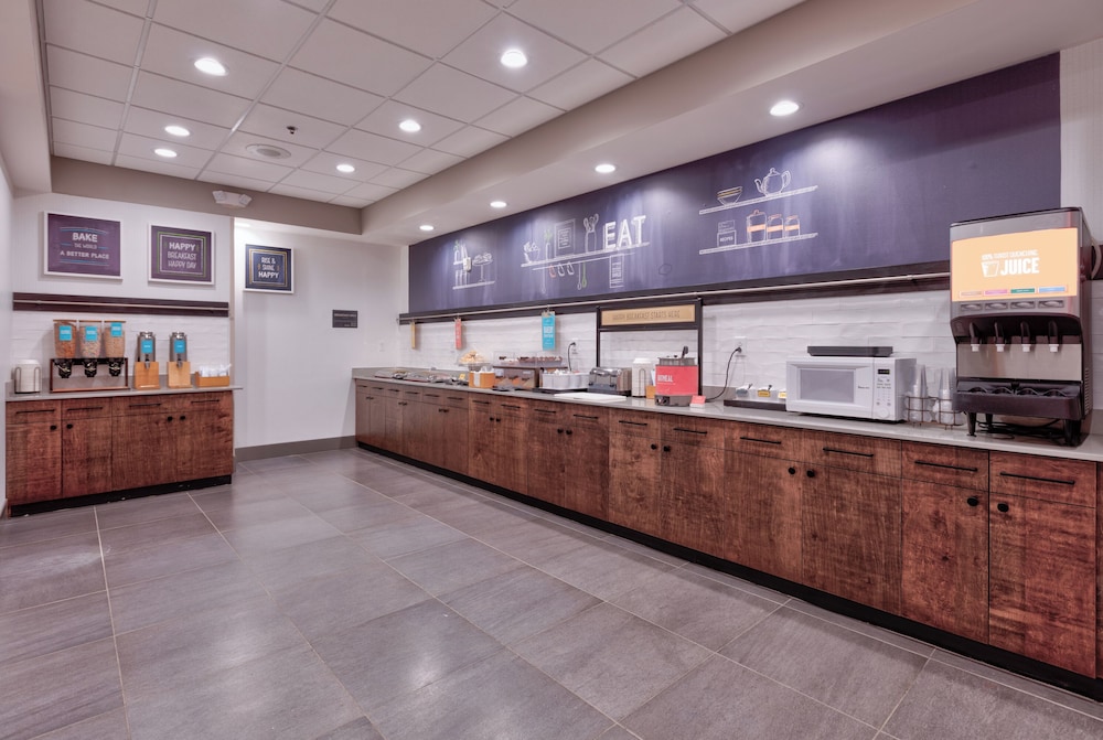 Hampton Inn Norfolk - photo 22
