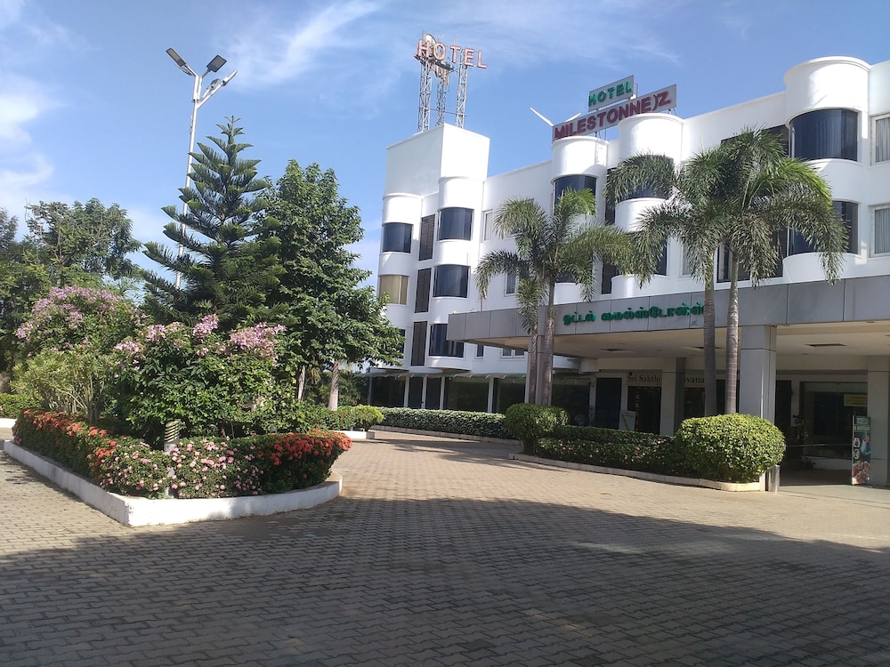 Hotel Milestonnez in Sriperumbudur, India
