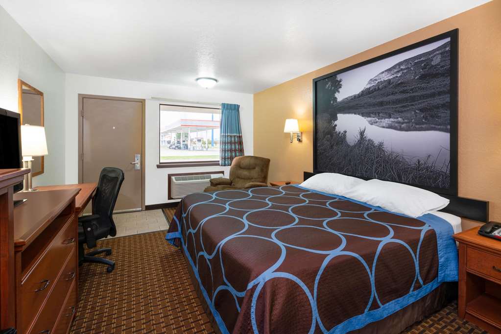 Super 8 by Wyndham Goodland - photo 6