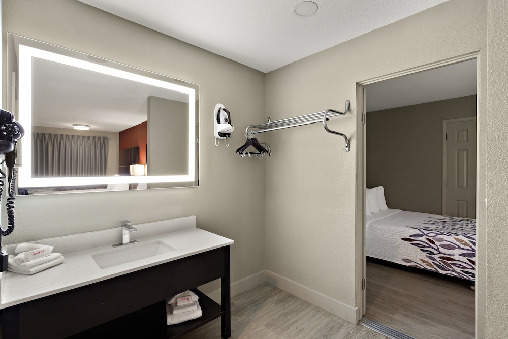 Red Roof Inn Redding - photo 11