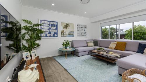 Luxury & Style On The Canal — Banksia Beach — photo 5