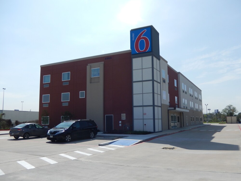 Motel 6 Houston TX Downtown North - photo 2