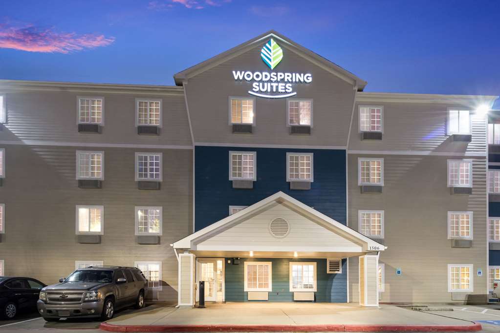 WoodSpring Suites Houston La Porte - photo 4
