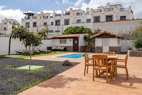 Villa ParaA so — 4-Star Luxury Hotel in Corralejo, Spain