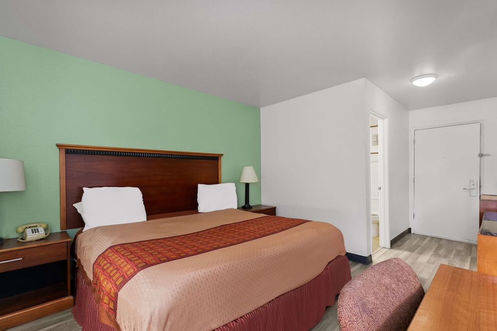 Americas Best Value Inn Lincoln Airport - photo 20