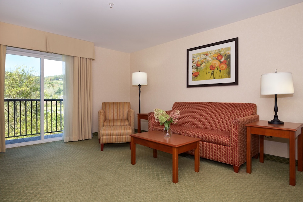 White River Inn and Suites - photo 33