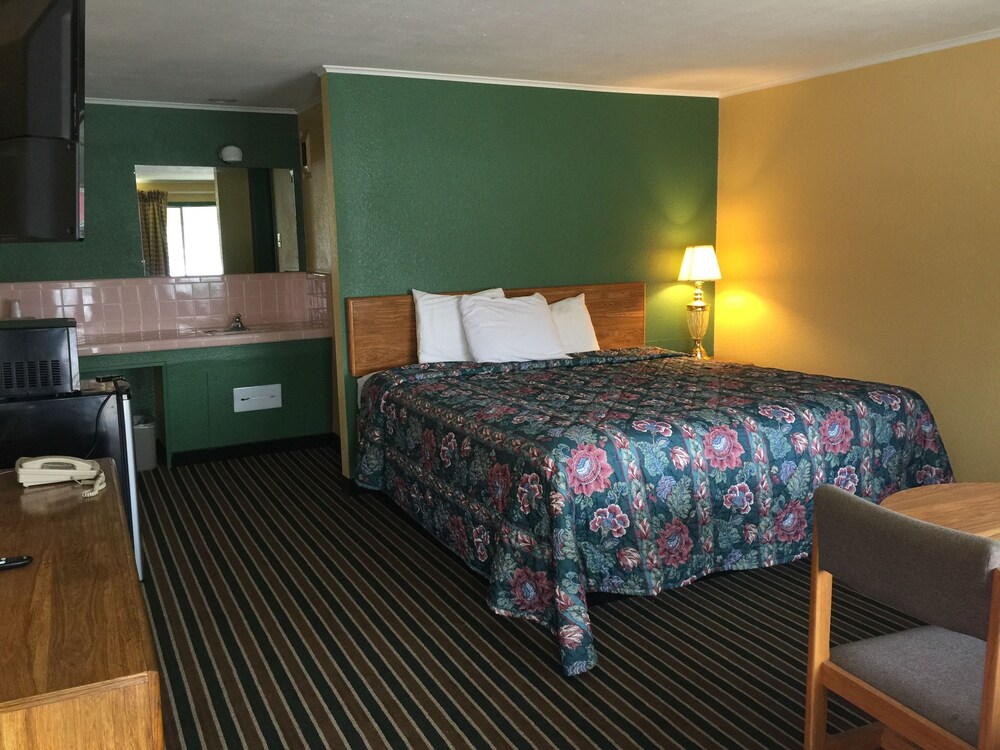 Family Budget Inn - photo 7