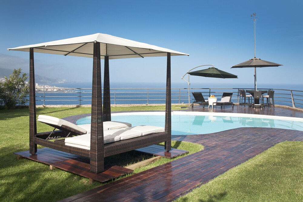 Villa Bahia De Michel — 4-Star Luxury Hotel in Santa Ursula, Spain