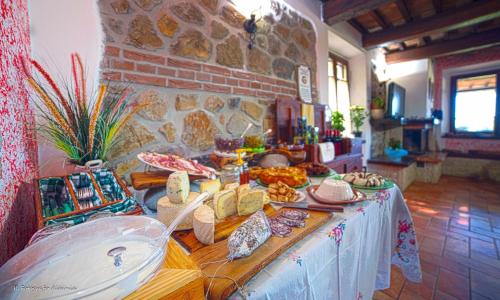 Agriturismo La Valle degli Ulivi — 4-Star Luxury Hotel in Semproniano, Italy