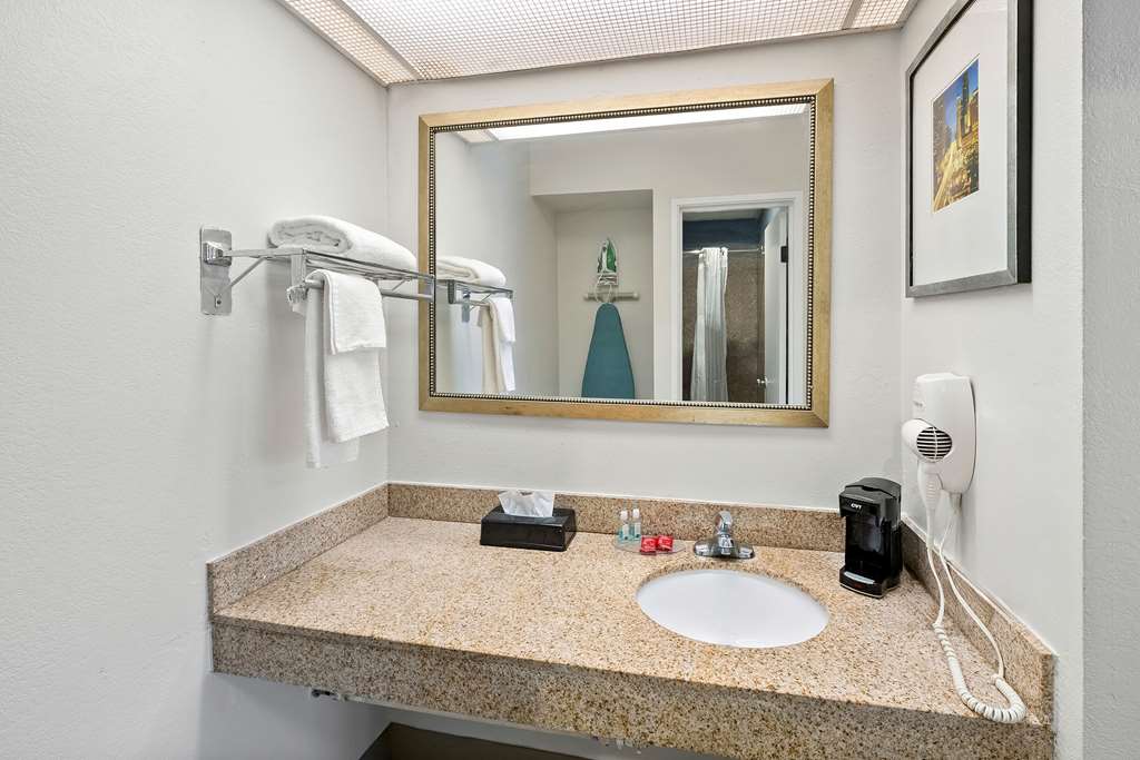 Quality Inn & Suites Fayetteville I 95 - photo 17
