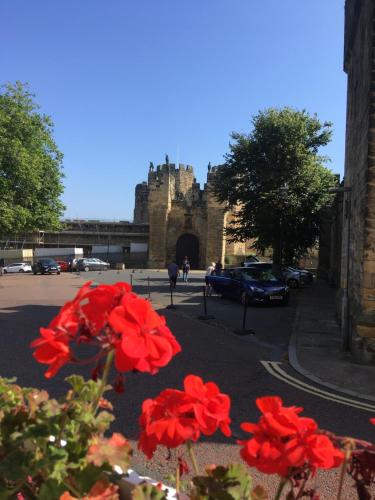 Barbican View luxury apartment opposite Alnwick Castle — 4-Star Luxury Hotel in Alnwick, United Kingdom