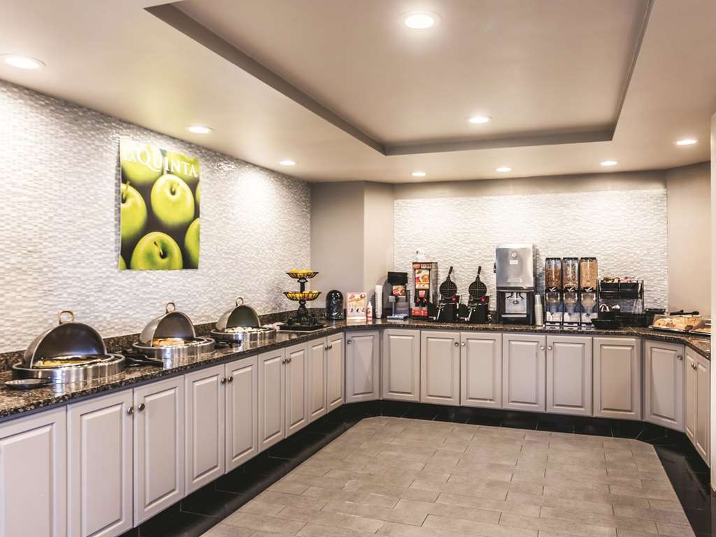 La Quinta Inn & Suites by Wyndham Colorado Springs North - photo 36