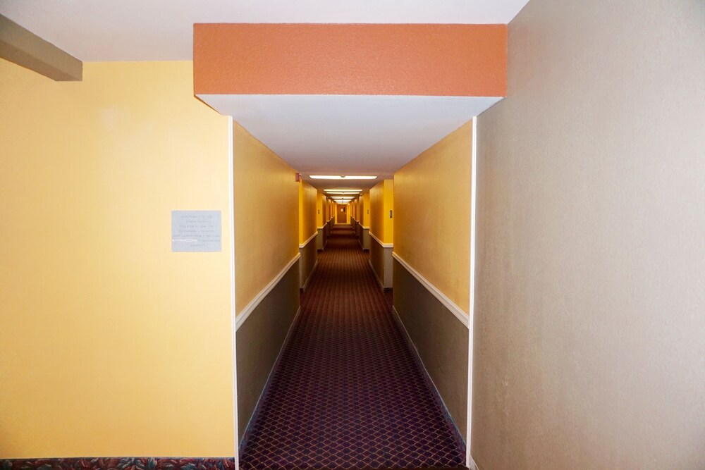Red Roof Inn Ridgecrest - photo 30