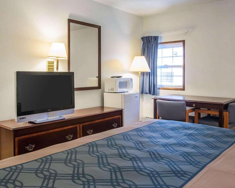 Econo Lodge Saint Albans - photo 24