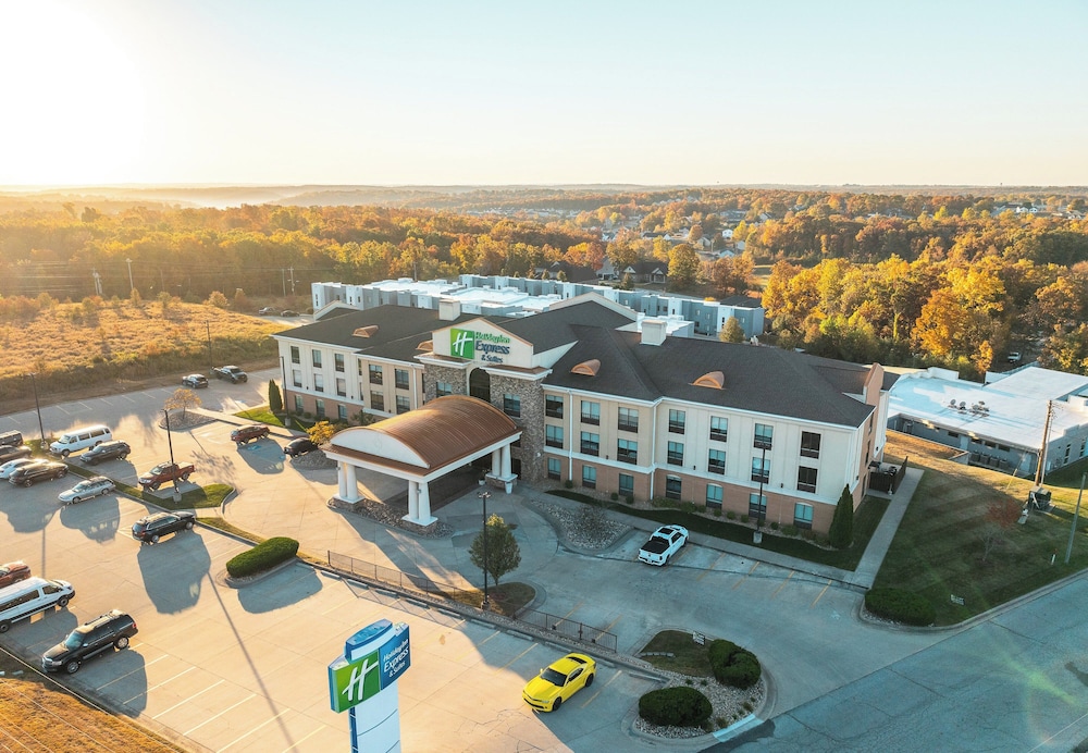 Holiday Inn Express Hotel & Suites St. Robert by IHG - photo 56