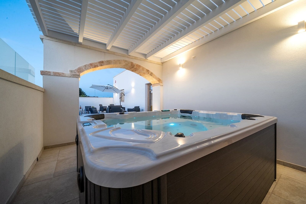 Aurosa Bed and Breakfast — 4-Star Luxury Hotel in Alliste, Italy